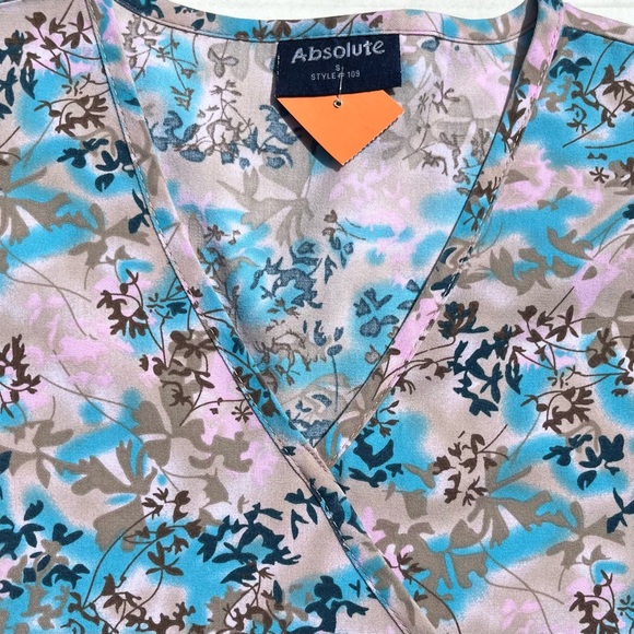 Small Scrub Top - Picture 2 of 4